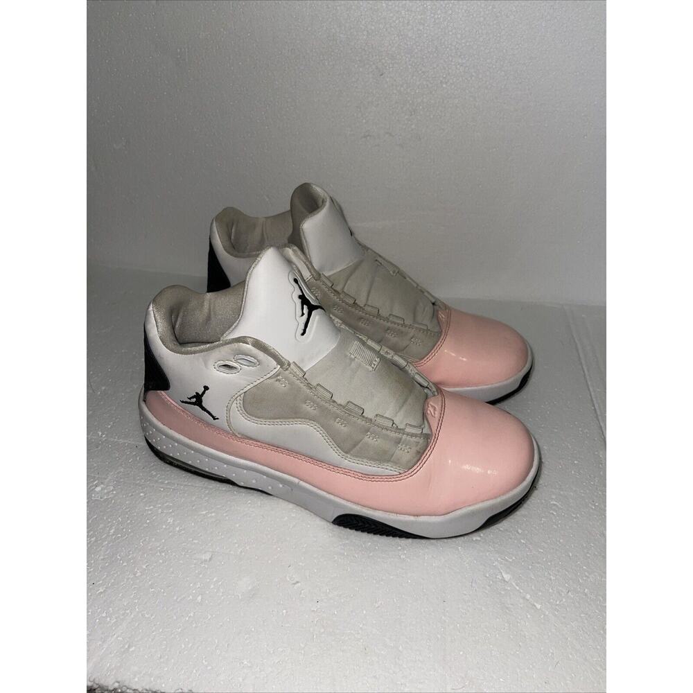 Nike Youth Jordan Max Aura 2 GS White Arctic Punch Basketball Shoes Size 7